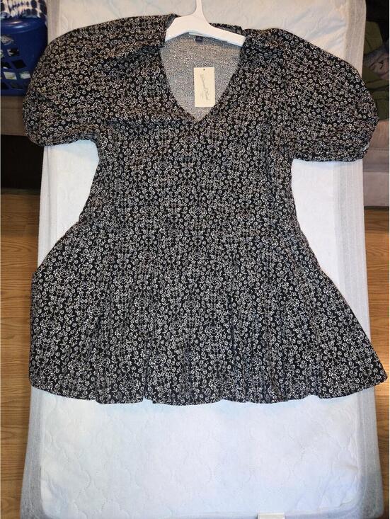 Universal Thread Dresses & Skirts - Universal Thread Black Floral Puff Sleeve Dress XL